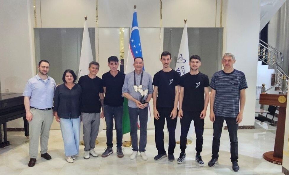 https://mtu.uz/v-teatre-sostoyalas-tvorcheskaya-vstrecha-glavnogo-rezhissera-teatra-anvara-kartaeva-so-studentami-pervyh-kursov-a-takzhe-molodymi-sotrudnikami-teatra