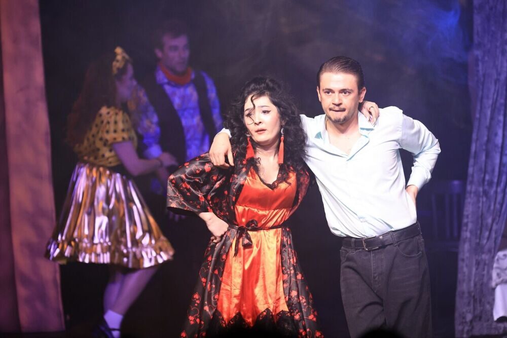 3 апреля Государственный Молодёжный театр Узбекистана представил премьеру спектакля «Цилиндр»